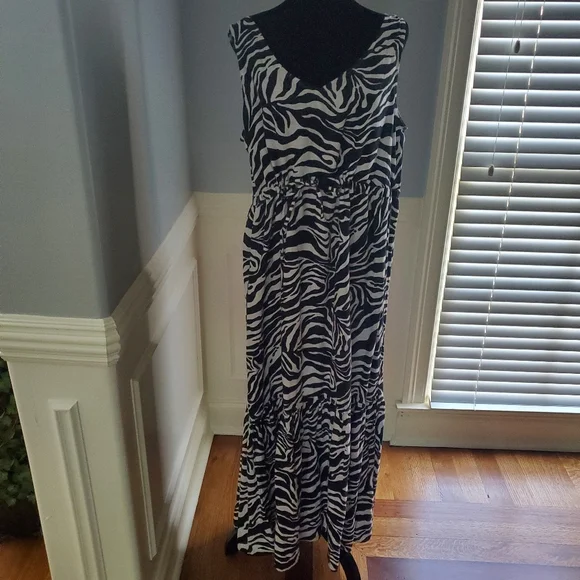 Jones New York | Dresses | Ladies Jones New York Black White Zebra Print  Sleeveless V Neck Maxi Dress | Poshmark